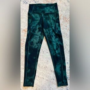 Victoria's Secret  Green Tie-Dye Leggings size 6